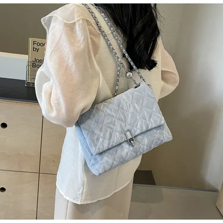 Black Rhombic Chain Shoulder Bag for Women — feature 8