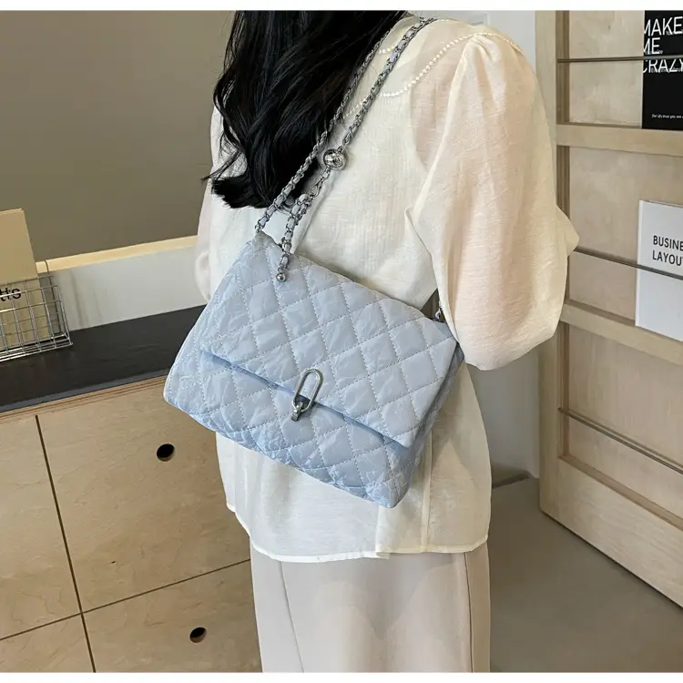 Black Rhombic Chain Shoulder Bag for Women — feature 9