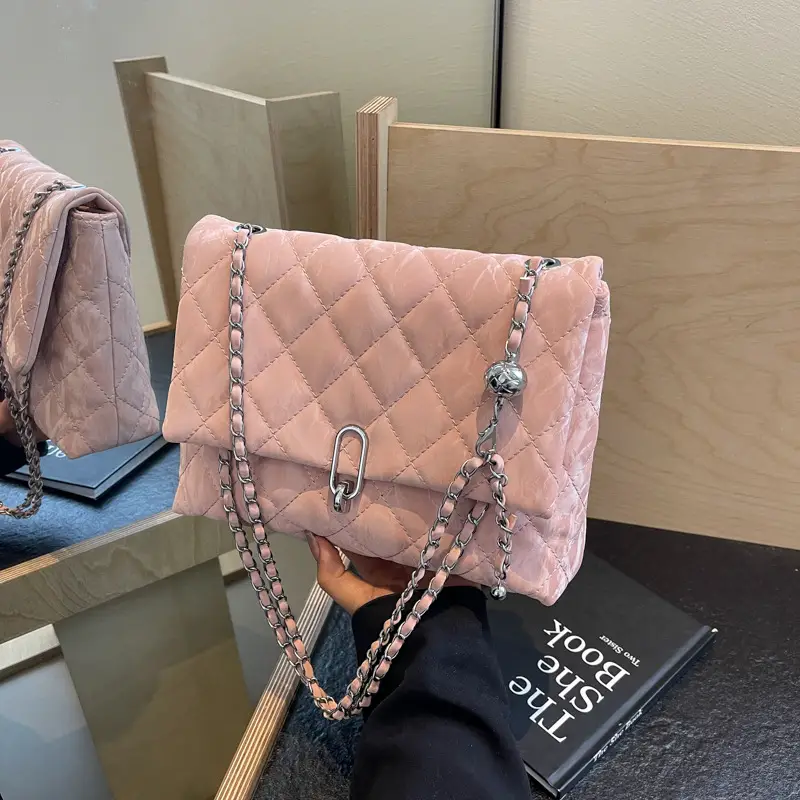 Black Rhombic Chain Shoulder Bag for Women - Image 4