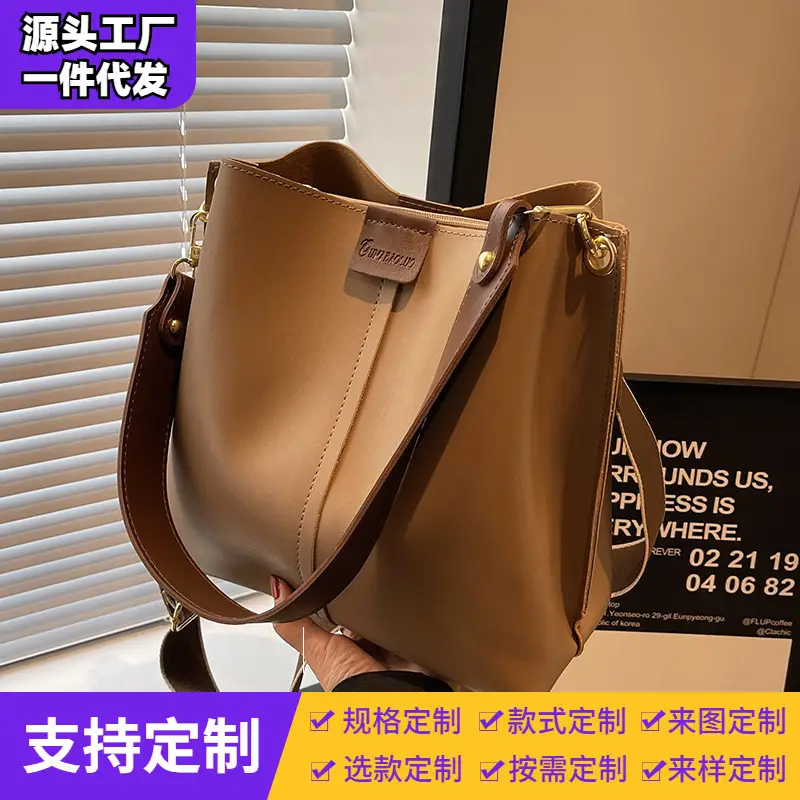 Women's Large Capacity Brown Leather Shoulder Bag - Image 5