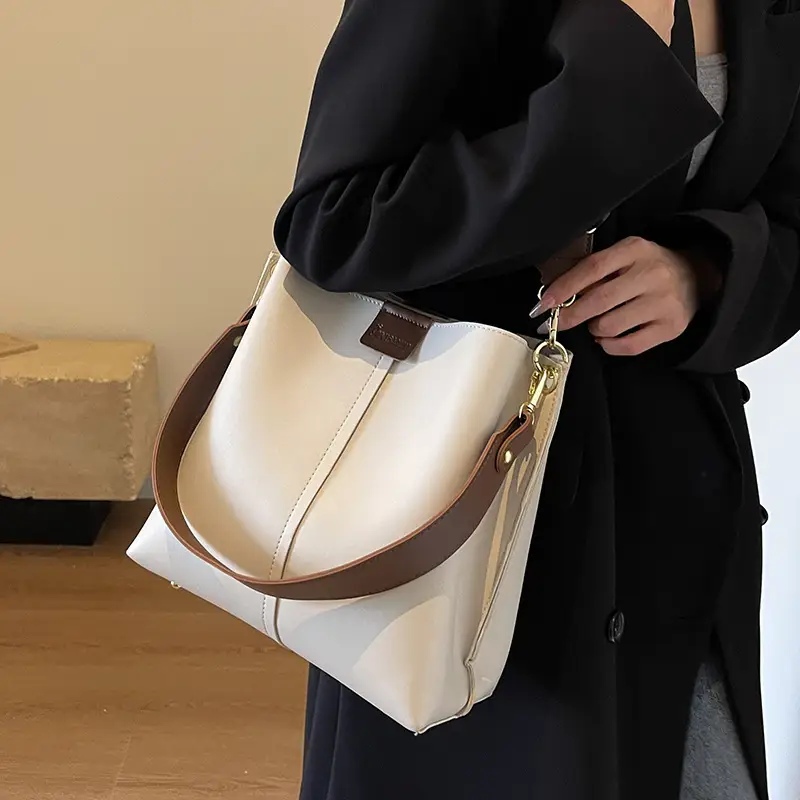 Women's Large Capacity Brown Leather Shoulder Bag - Image 6
