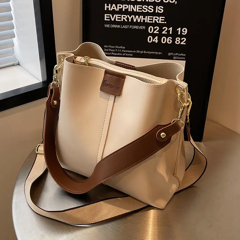 Women's Large Capacity Brown Leather Shoulder Bag - Image 8