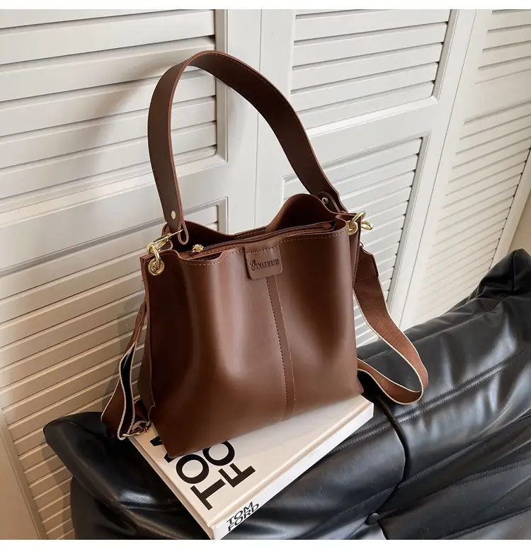 Women's Large Capacity Brown Leather Shoulder Bag — feature 14