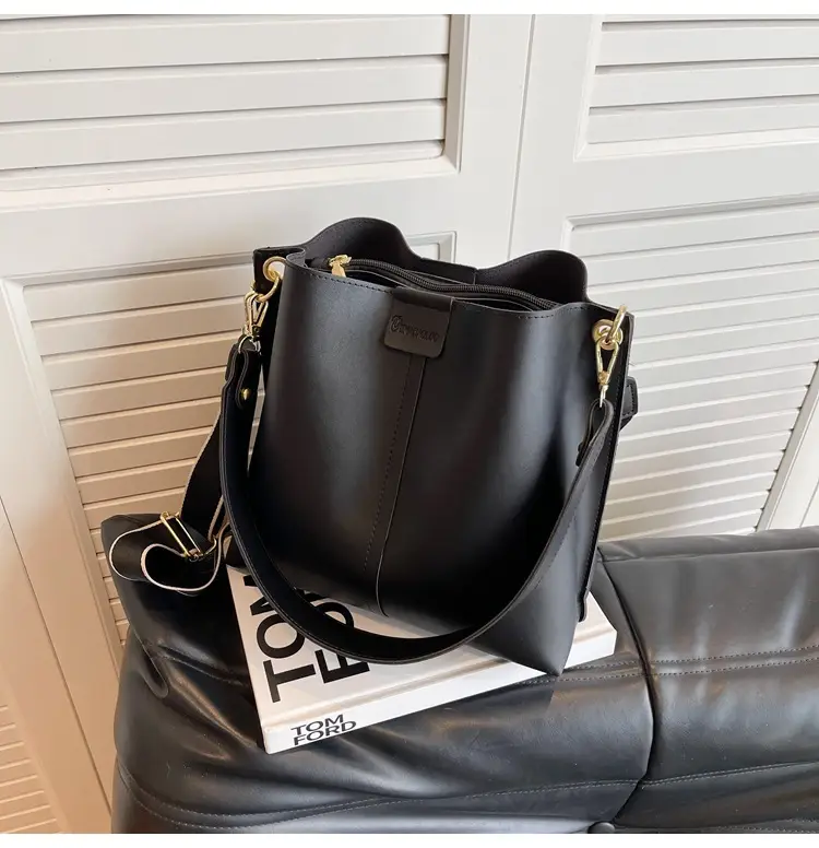 Women's Large Capacity Brown Leather Shoulder Bag — feature 15