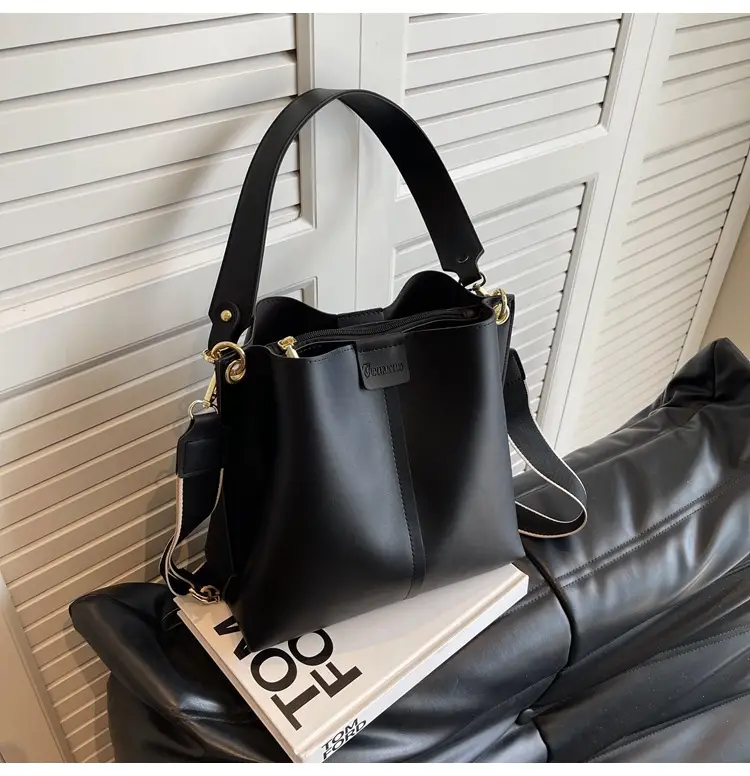Women's Large Capacity Brown Leather Shoulder Bag — feature 16