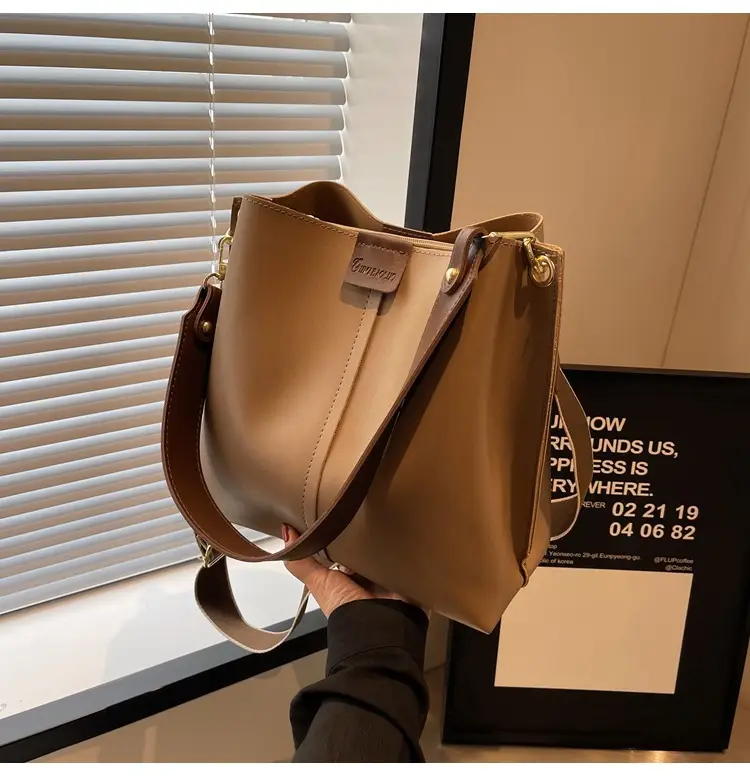 Women's Large Capacity Brown Leather Shoulder Bag — feature 17