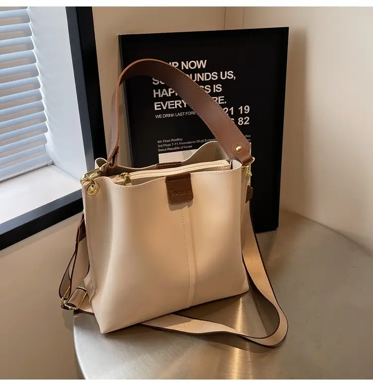 Women's Large Capacity Brown Leather Shoulder Bag — feature 19