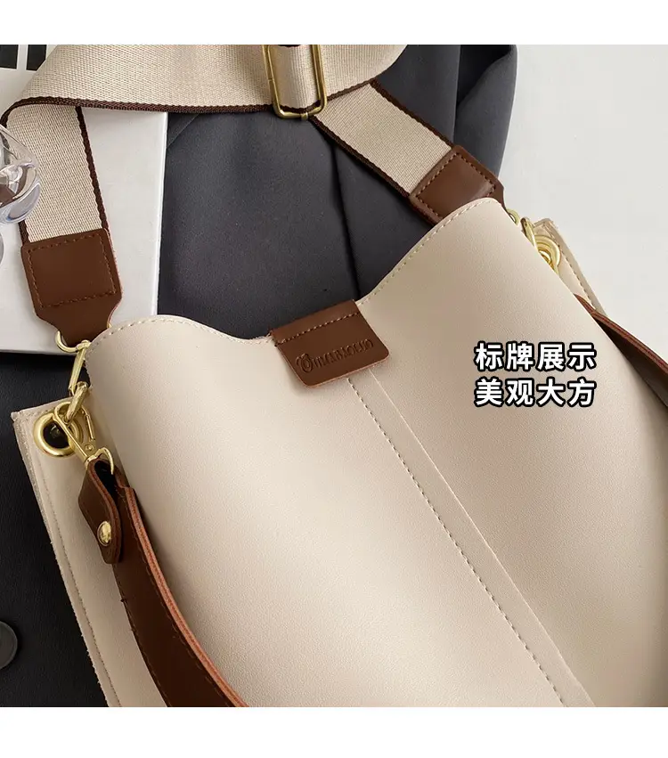 Women's Large Capacity Brown Leather Shoulder Bag — feature 3