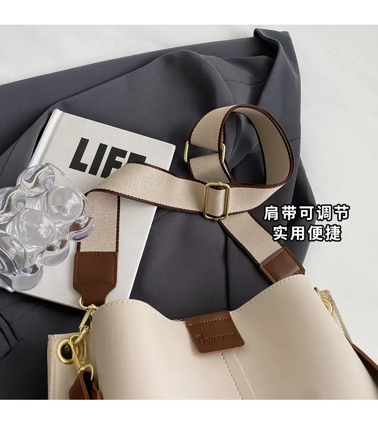 Women's Large Capacity Brown Leather Shoulder Bag — feature 4