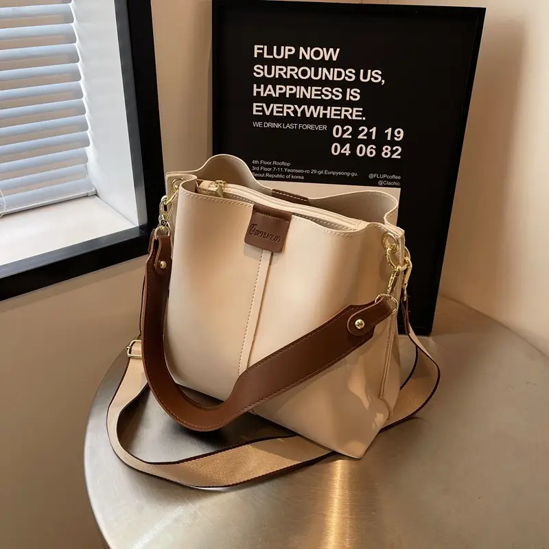 Women's Large Capacity Brown Leather Shoulder Bag - Image 3