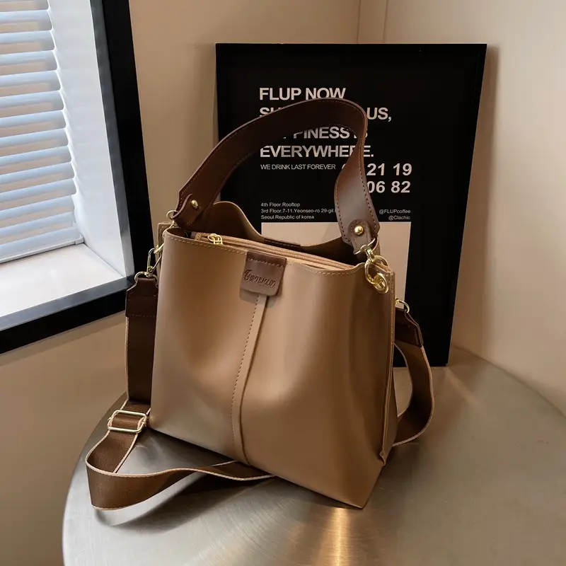 Women's Large Capacity Brown Leather Shoulder Bag - Image 4