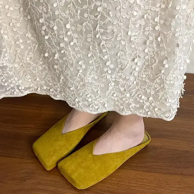 French-Style Casual Closed-Toe Half-Slippers for Women, 2026 New Model, Flat-Soled Niche Square-Toe Velvet Soft-Soled Mules - Image 4