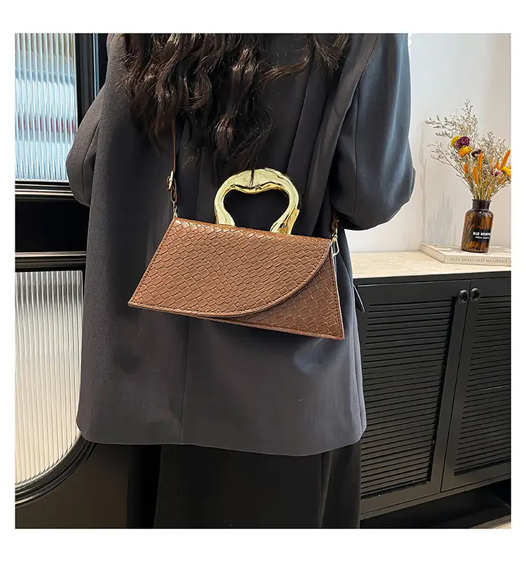 Irregular Woven Shoulder Bag 2024 Western Style — feature 15