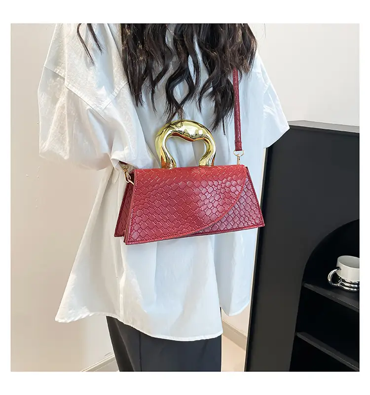 Irregular Woven Shoulder Bag 2024 Western Style — feature 17