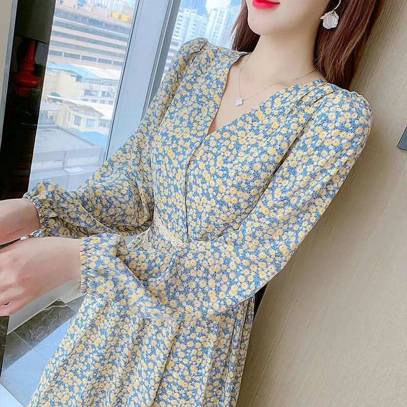 Foreign trade, please look at the real floral dress women's spring and autumn new French v collar waist before placing an order - Image 6