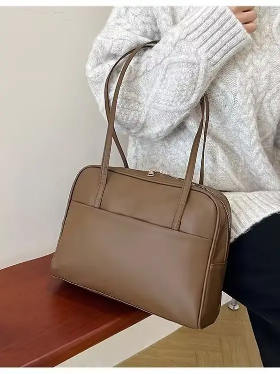 Korean Style Large Capacity Shoulder Bag Women's Autumn Winter 205 New Retro Underarm Bag All-match Large Capacity Tote Bag - Image 6