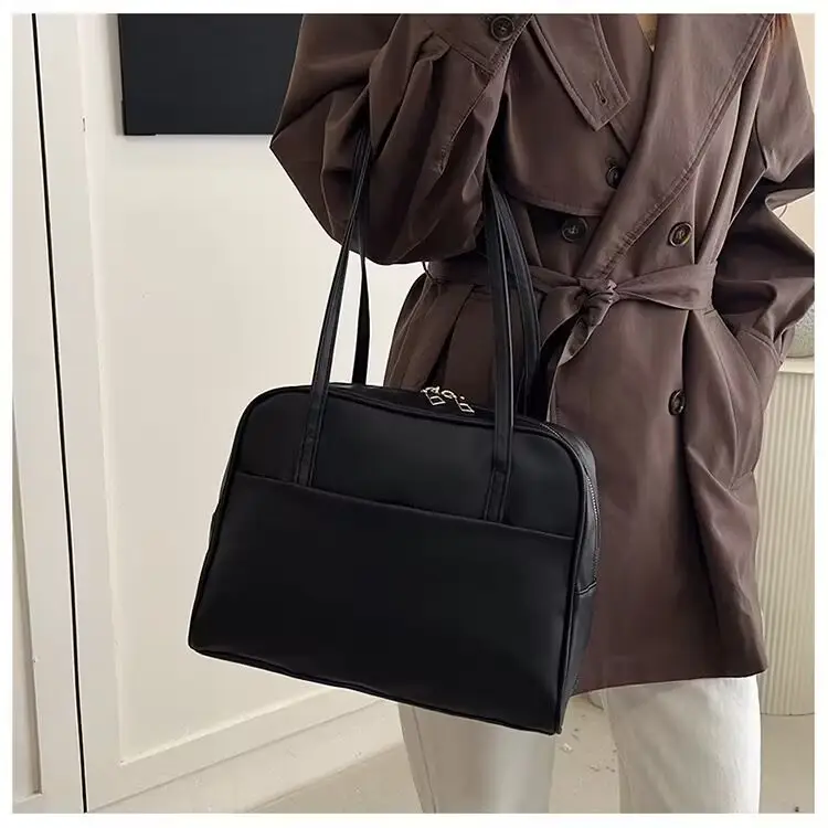 Korean Style Large Capacity Shoulder Bag Women's Autumn Winter 205 New Retro Underarm Bag All-match Large Capacity Tote Bag — feature 1