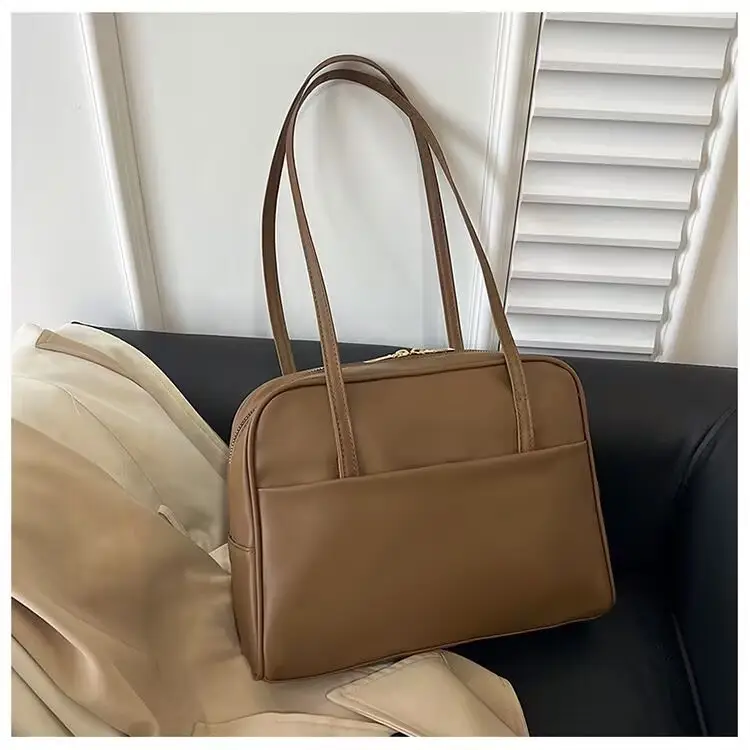 Korean Style Large Capacity Shoulder Bag Women's Autumn Winter 205 New Retro Underarm Bag All-match Large Capacity Tote Bag — feature 10