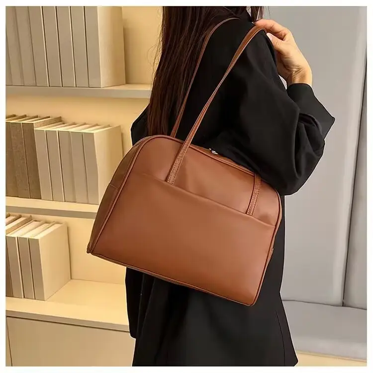 Korean Style Large Capacity Shoulder Bag Women's Autumn Winter 205 New Retro Underarm Bag All-match Large Capacity Tote Bag — feature 6