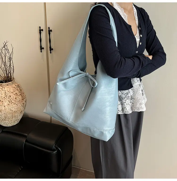 Light Blue Lazy Wind Women's Shoulder Tote Bag — feature 16