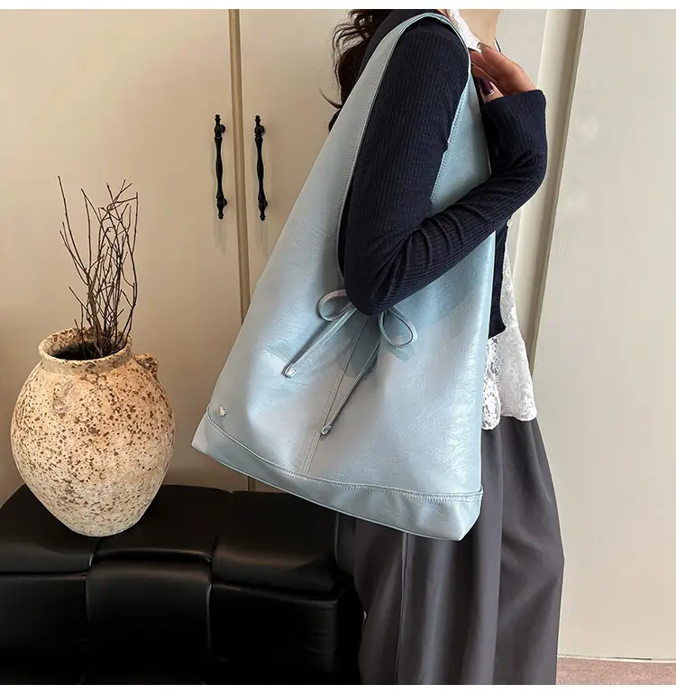 Light Blue Lazy Wind Women's Shoulder Tote Bag — feature 17