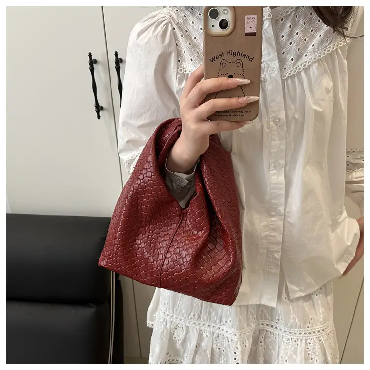 White Quilted Women's Commute Bag — feature 9