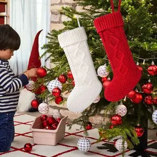 Cross-Country Knitted Christmas Wine Bottle Covers Red White Belt Belt Decor — feature 20