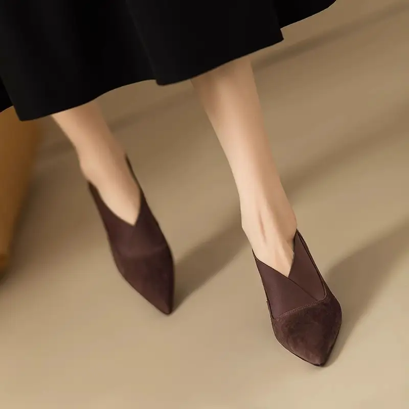 Elegant Commuter Ankle Boots with V-Cut Thin Heels, Fashionable High Heels, 2026 French-Style Pointed Toe Versatile Women's Shoes, New Spring and Autumn Models — feature 3