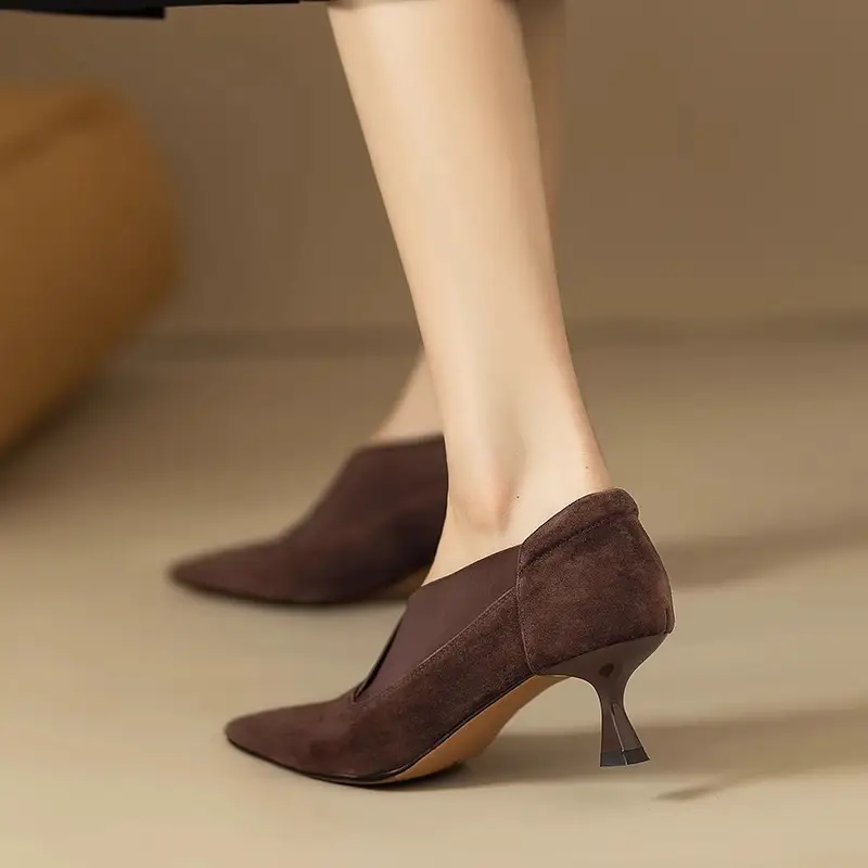Elegant Commuter Ankle Boots with V-Cut Thin Heels, Fashionable High Heels, 2026 French-Style Pointed Toe Versatile Women's Shoes, New Spring and Autumn Models — feature 4