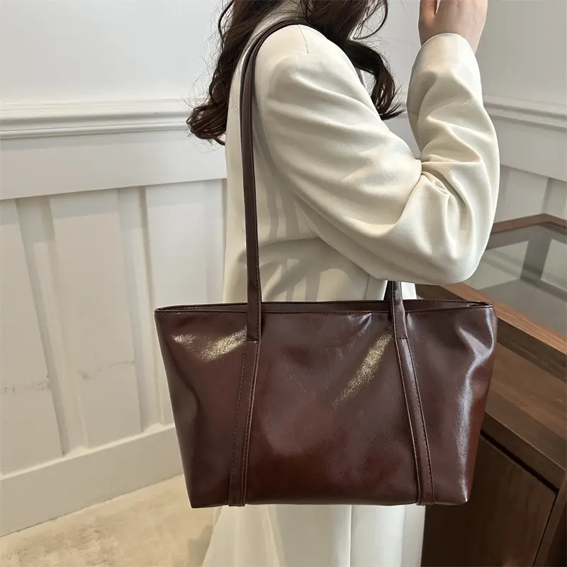 Retro Oil Wax Leather Shoulder Bag Red - Image 5