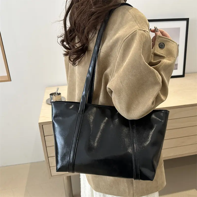 Retro Oil Wax Leather Shoulder Bag Red - Image 6