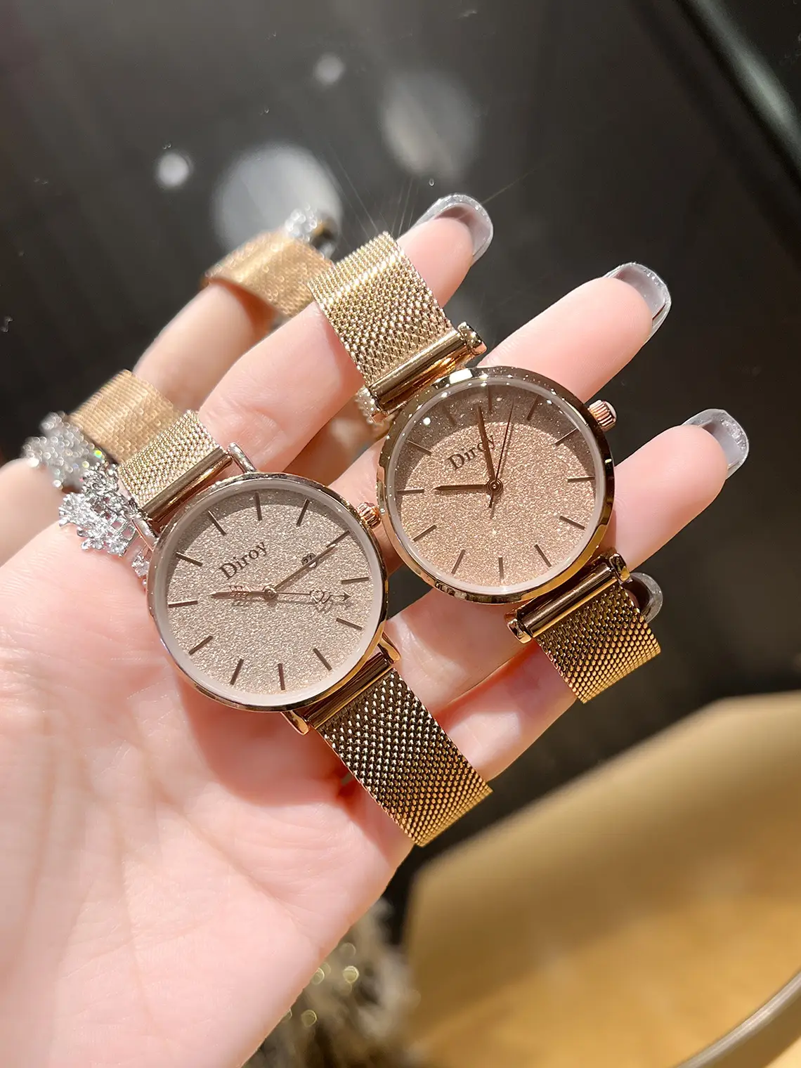 Women's Waterproof Faux Fur Bracelet Watch with Diamond Ring — feature 1