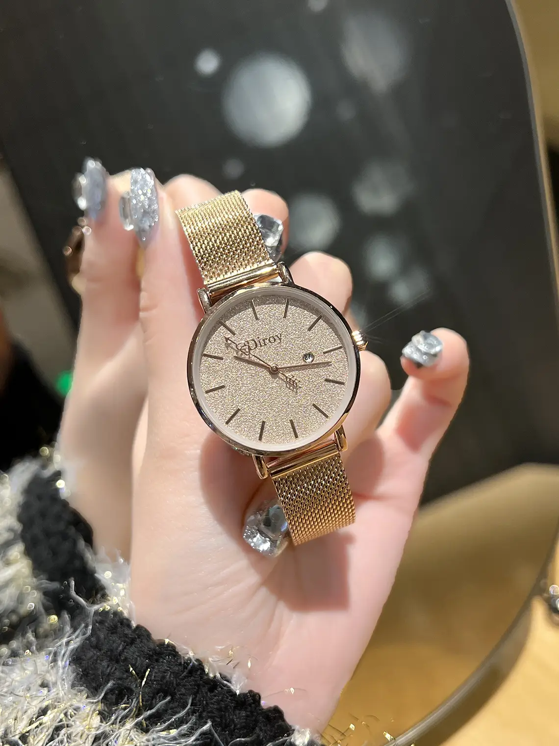 Women's Waterproof Faux Fur Bracelet Watch with Diamond Ring — feature 3