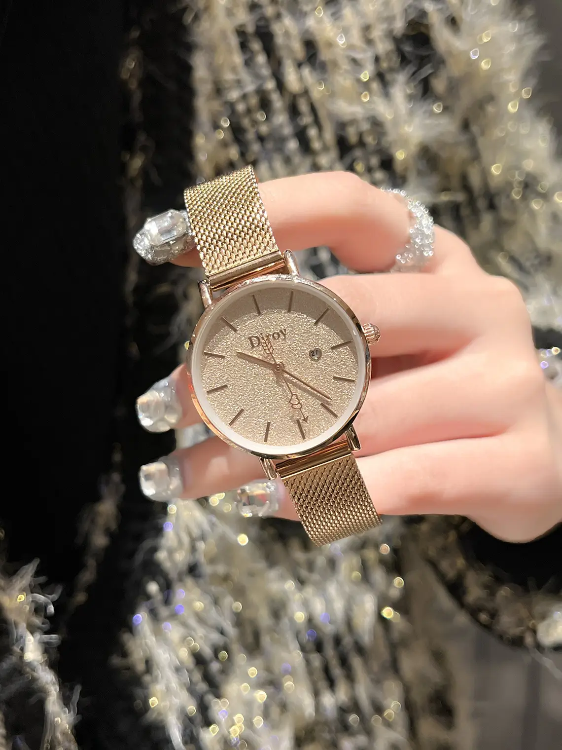 Women's Waterproof Faux Fur Bracelet Watch with Diamond Ring — feature 4
