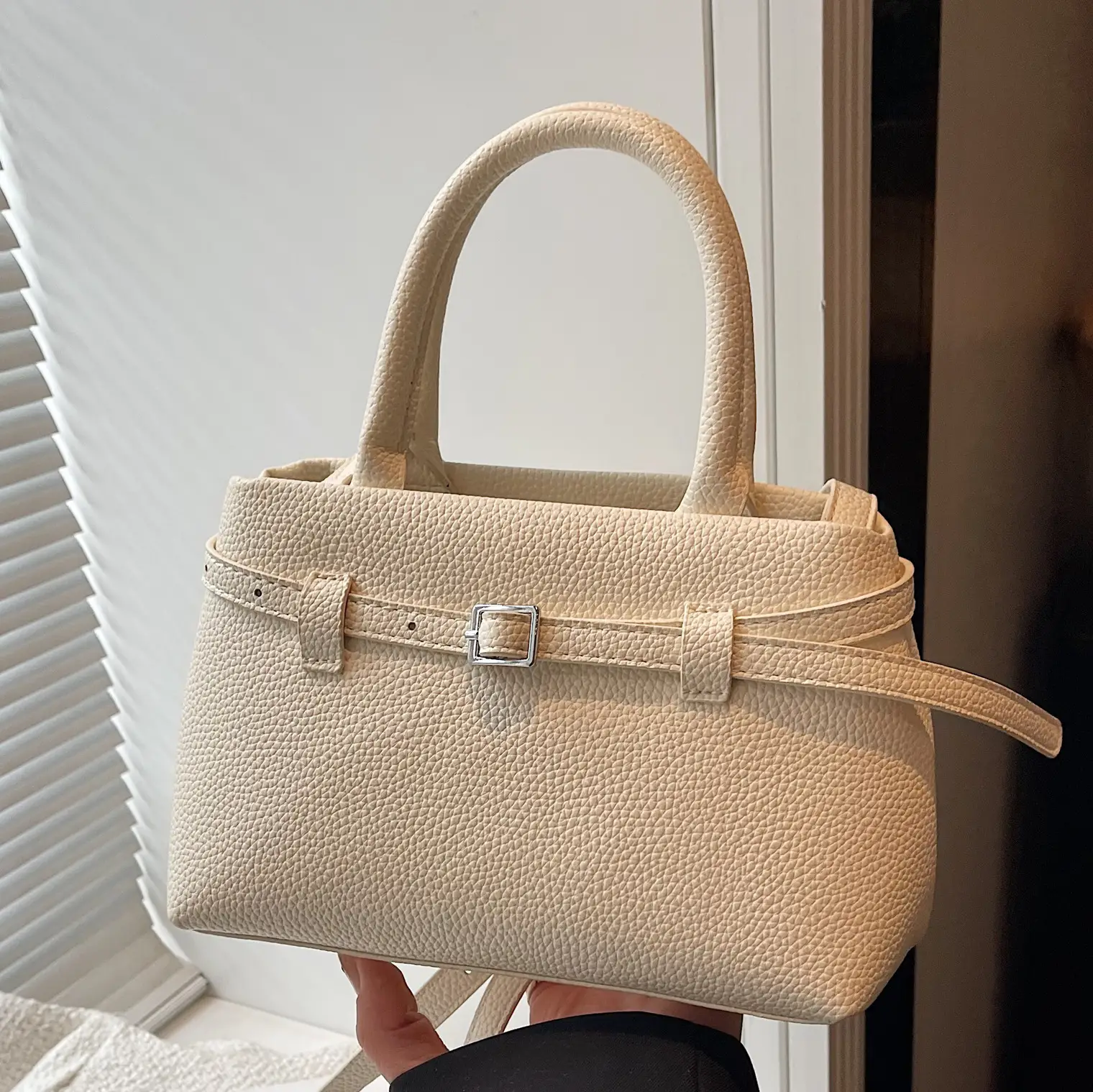 Women's Black Textured Shoulder Bag 2024 Vintage Style - Image 7