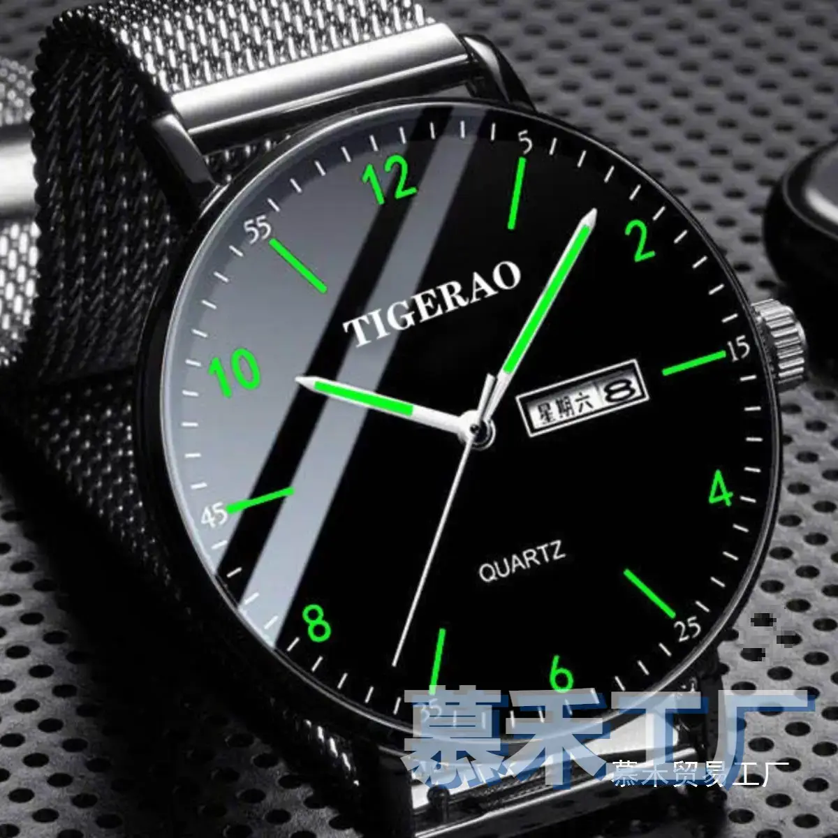 Tigerao Quartz Men's Green Dial Watch with Calendar — feature 3