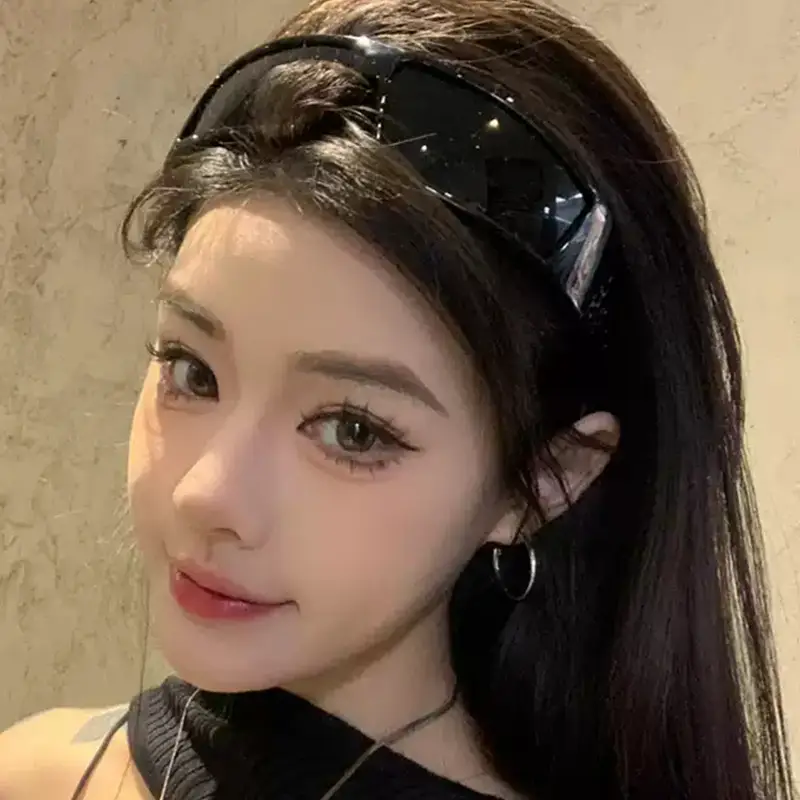 Women's New European Sunglasses Hot Selling Street Photoshoot — feature 3