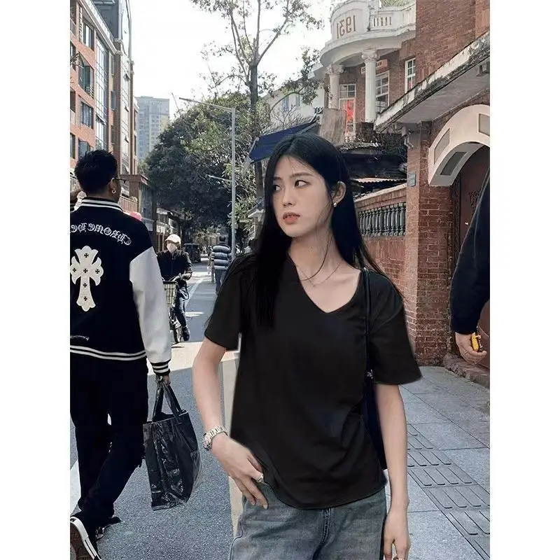Solid Color V-Neck Regular Shoulder Loose Fit Versatile Slimming Short-Sleeve Women's 2026 Summer Age-Reducing Casual T-Shirt Top Unisex Style