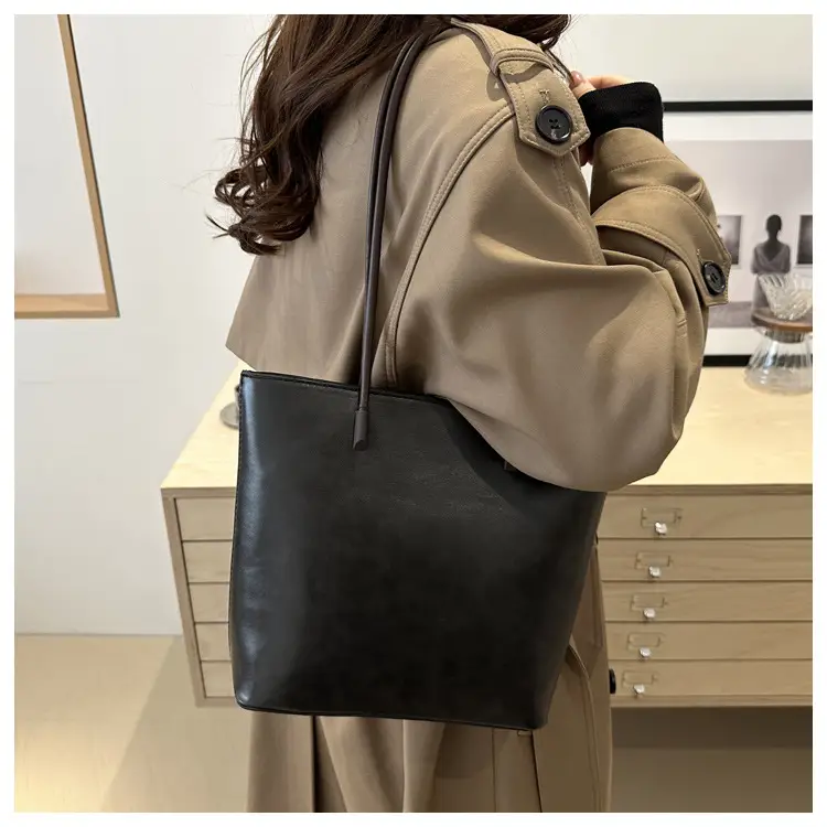 Women's Retro Texture Shoulder Bags Brown Black Large Capacity — feature 12