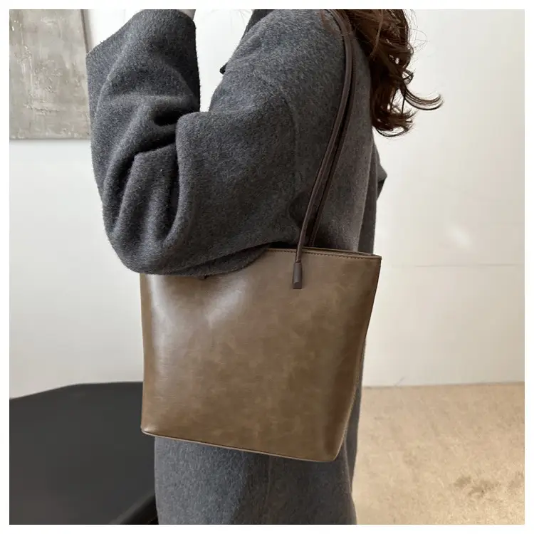 Women's Retro Texture Shoulder Bags Brown Black Large Capacity — feature 7