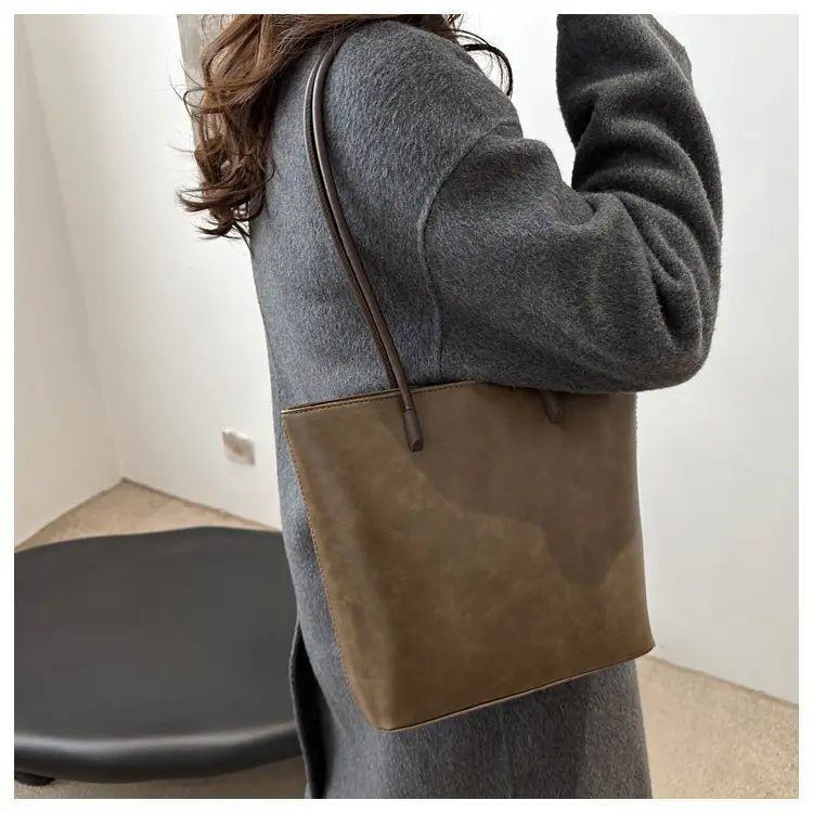 Women's Retro Texture Shoulder Bags Brown Black Large Capacity — feature 8