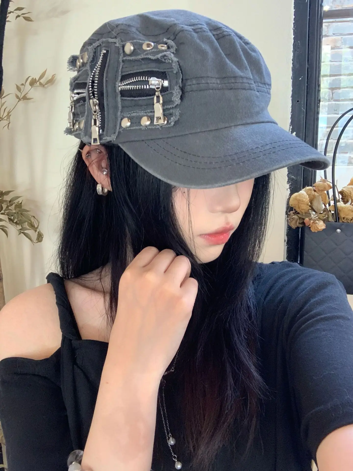 American Style Rivet Zipper Flat Cap Hat for Women — feature 6