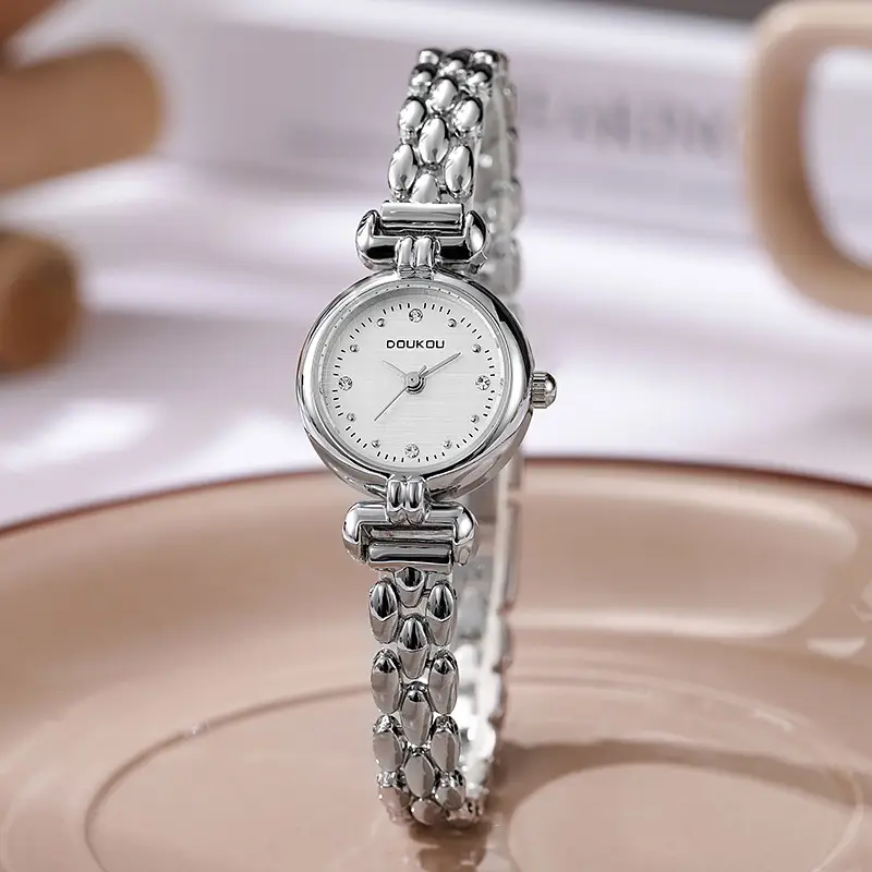 New High-value Fashion Women's Watch Women's Watch Niche Bracelet Watch Light Luxury Niche Student Guangzhou Watch Explosions - Image 3