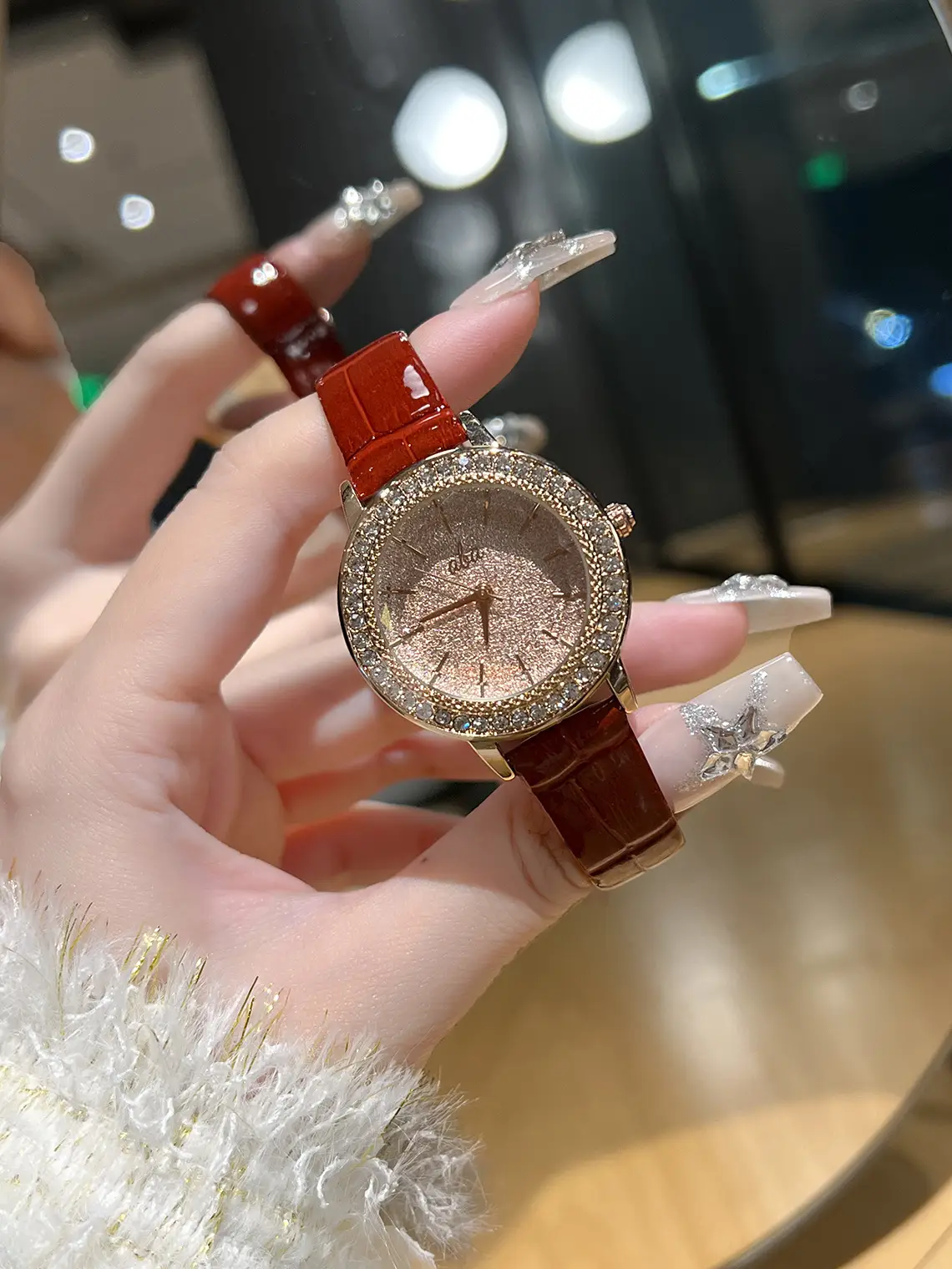 Gold Rhinestone Ladies Wrist Watch Waterproof Quartz — feature 1