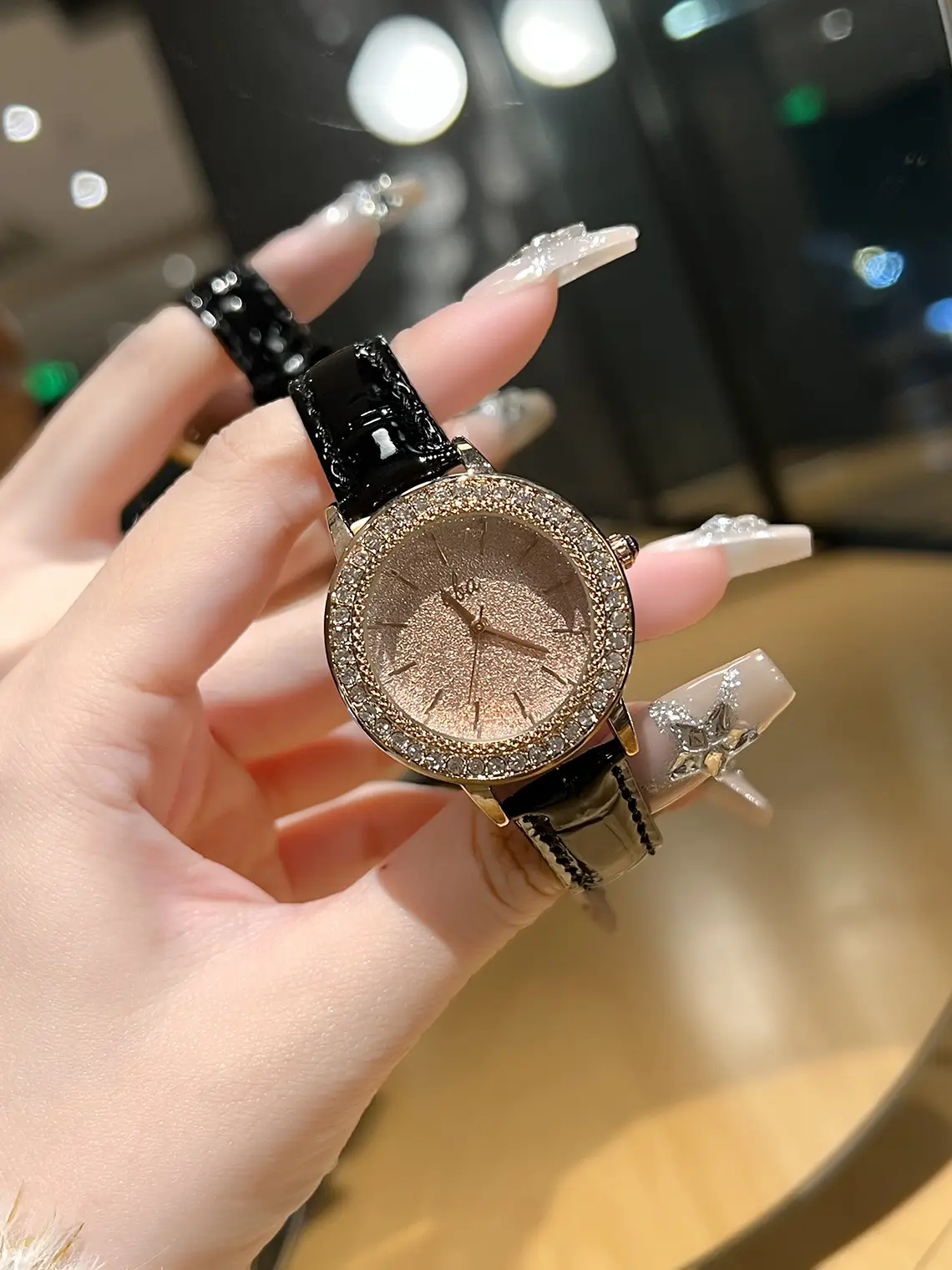 Gold Rhinestone Ladies Wrist Watch Waterproof Quartz — feature 2