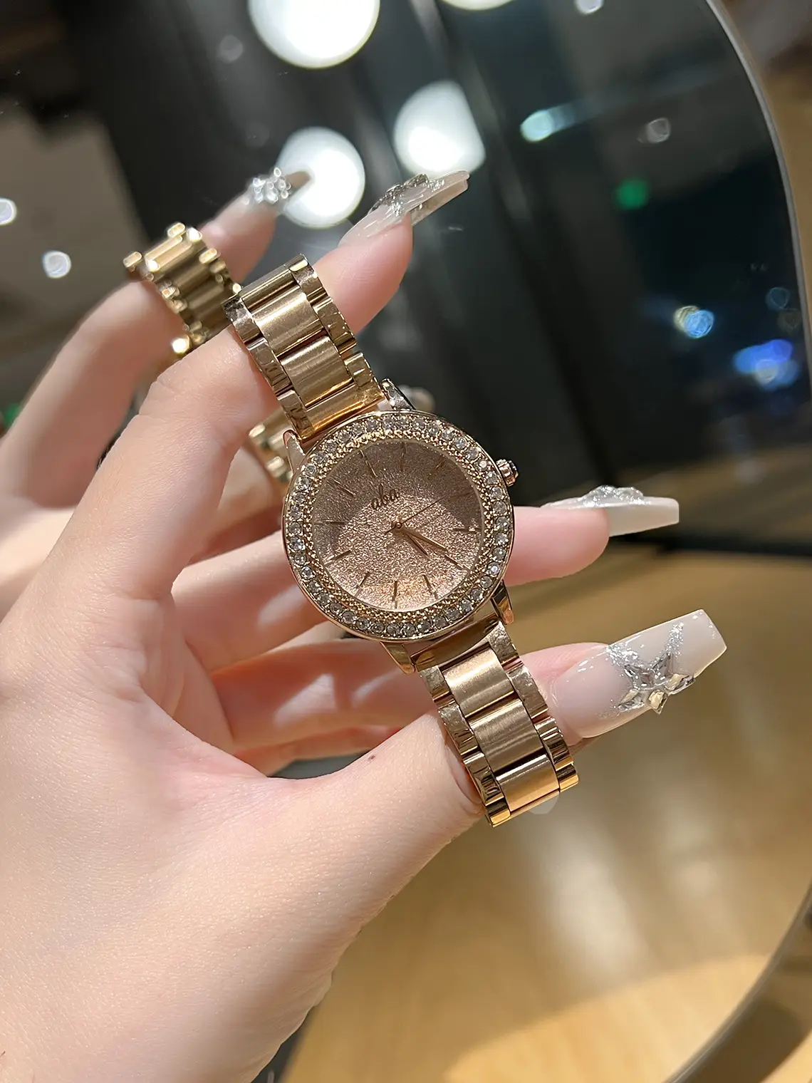 Gold Rhinestone Ladies Wrist Watch Waterproof Quartz — feature 3