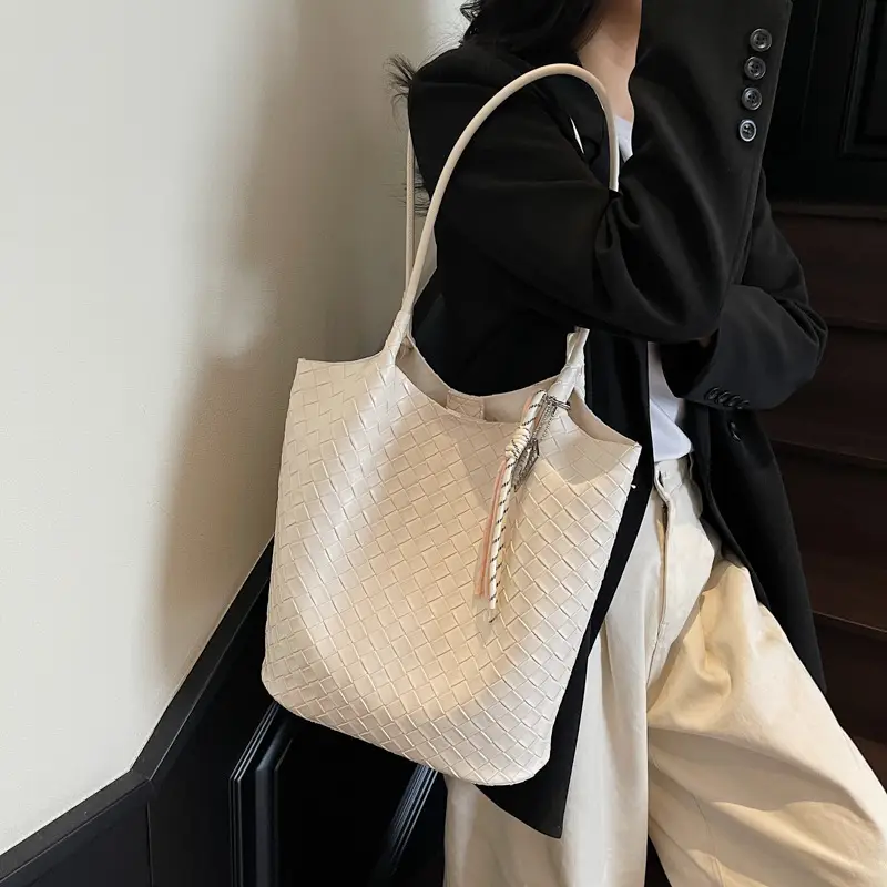 Women's Yellow Woven Hand Bag with Zipper Compartment - Image 10