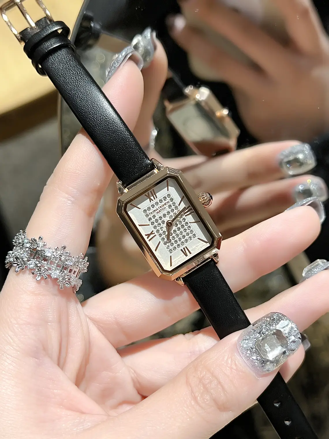 Cross-border Retro Watch Women's Black Leather Strap — feature 6