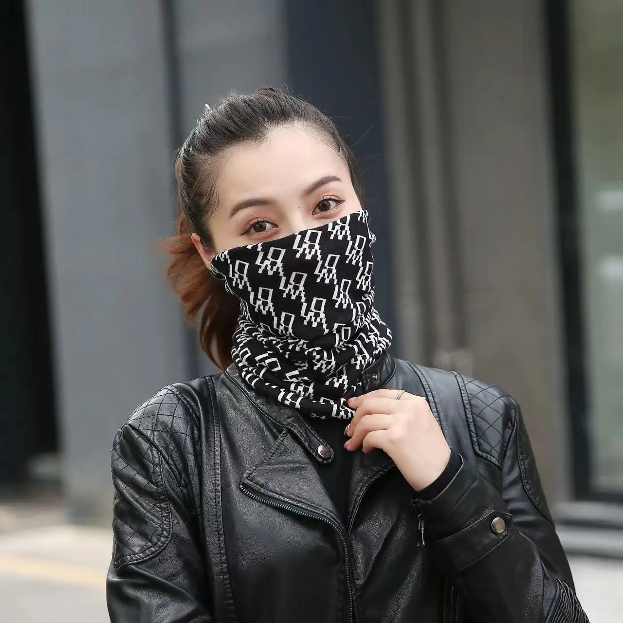 Two-in-One Warm Hat Scarf for Men Women — feature 4