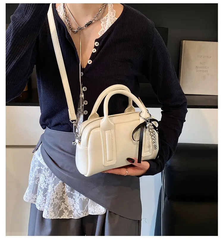 Women White Chain Strap Shoulder Crossbody Bag — feature 3
